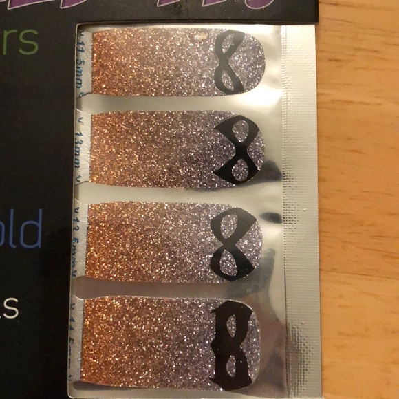 Espionage Cosmetics Nail Wrap Silver and Gold - Picture 3 of 3
